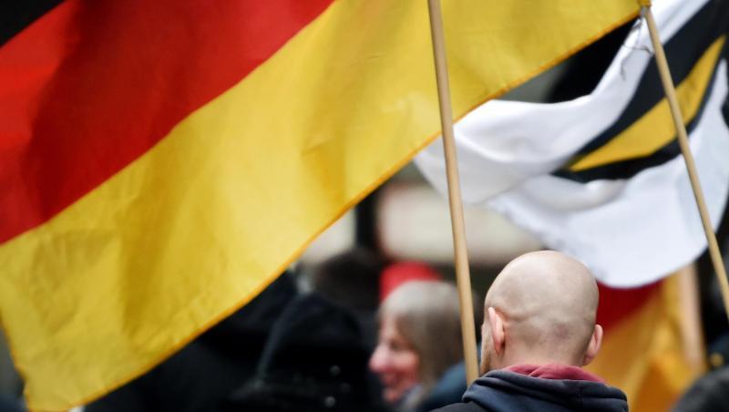 Die rechtsextreme Kleinstpartei "Die Rechte" hat nach dem Tod von Regierungspräsident Walter Lübcke zur Demo in Kassel aufgerufen. Die rechtsextreme Kleinstpartei "Die Rechte" hat nach dem Tod von Regierungspräsident Walter Lübcke zur Demo in Kassel aufgerufen.