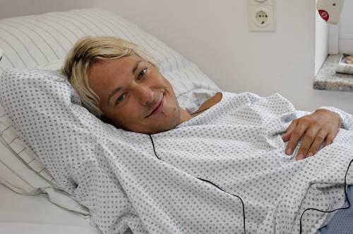Tobias Schieferle hat sich beim Fußball einen Kreuzbandriss zugezogen und wird in der Klinik Wolfart behandelt.