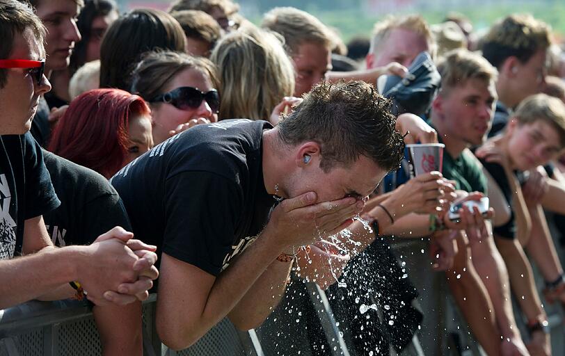 Heiße Rocker, wilde Punks und johlende Fans - auf den beiden Festivals Rock im Park und Rock am Ring feierten über 100.000 Rockfans am Wochenende ihre Lieblingsband. Unter anderem mit dabei: Metallica, Die Toten Hosen, The Ting Tings und Rapper Cro.