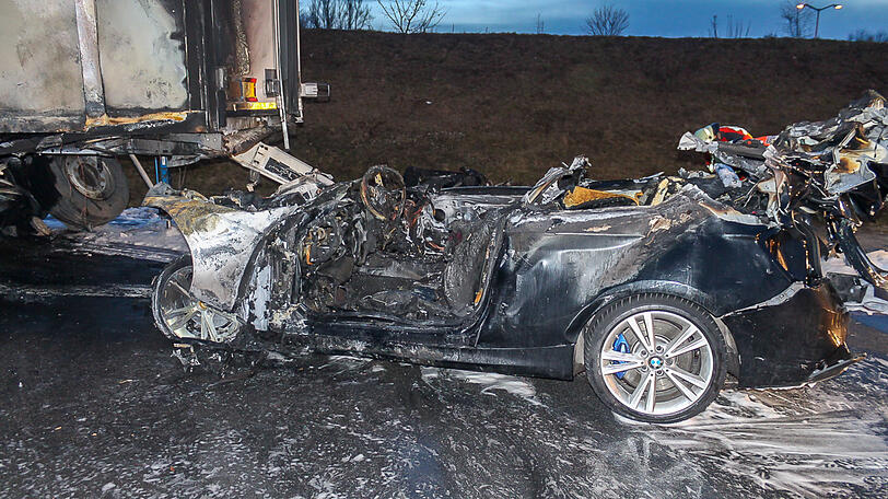 Das Fahrzeugwrack auf der A3.