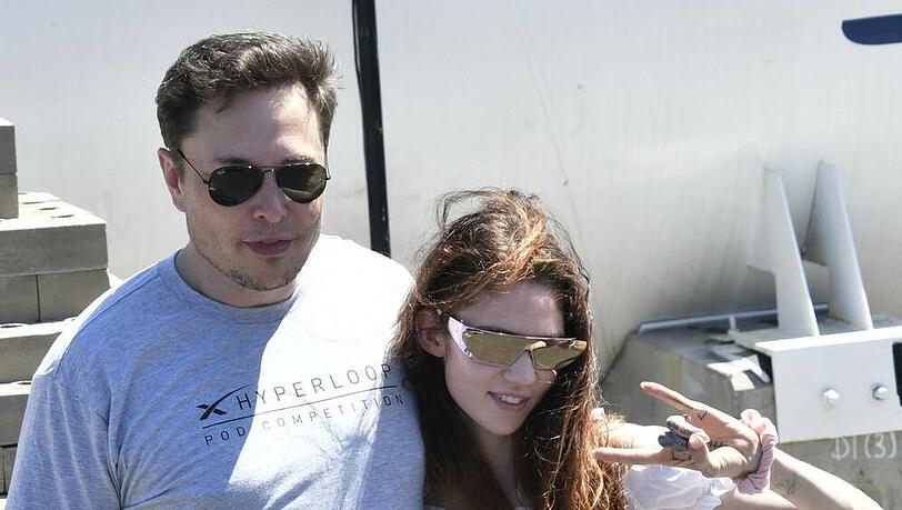 Elon Musk und Grimes sind zum ersten Mal gemeinsam Eltern geworden. Elon Musk und Grimes sind zum ersten Mal gemeinsam Eltern geworden.