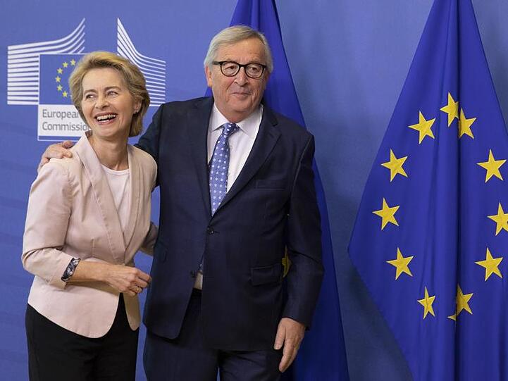 Ursula von der Leyen und Jean-Claude Juncker in der EU-Zentrale in Brüssel.