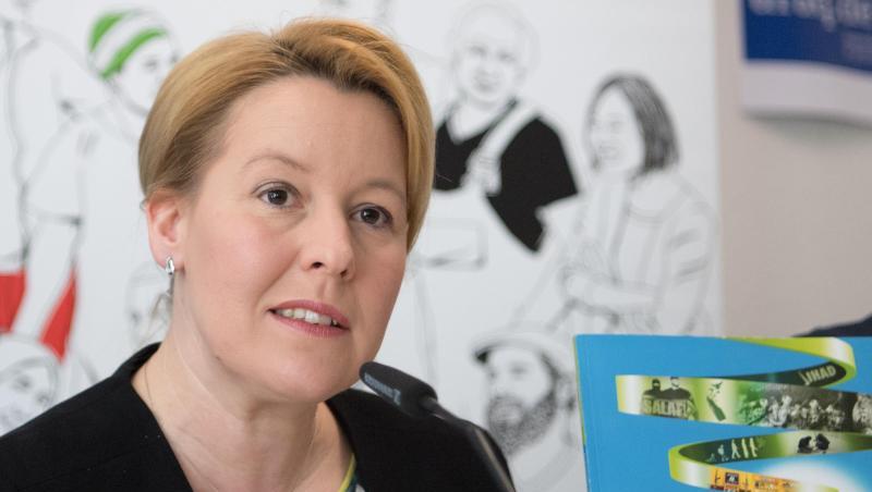 Bundesfamilienministerin Franziska Giffey (SPD) will noch in diesem Jahr das Jugendschutzgesetz anpassen. Bundesfamilienministerin Franziska Giffey (SPD) will noch in diesem Jahr das Jugendschutzgesetz anpassen.