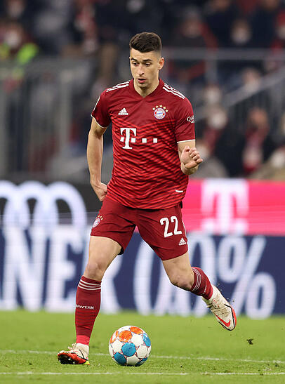 Er wechselt zu Leeds United: Marc Roca. Er wechselt zu Leeds United: Marc Roca.
