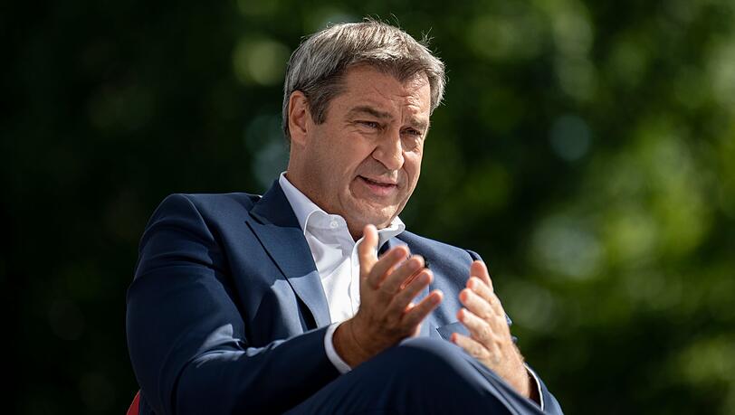 CSU-Chef Markus Söder (CSU) spricht beim Sommerinterview des ARD-"Berichts aus Berlin" auf der Terrasse des Marie-Elisabeth-Lüders-Hauses.