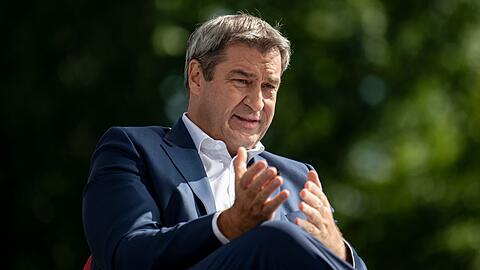 CSU-Chef Markus Söder (CSU) spricht beim Sommerinterview des ARD-"Berichts aus Berlin" auf der Terrasse des Marie-Elisabeth-Lüders-Hauses.