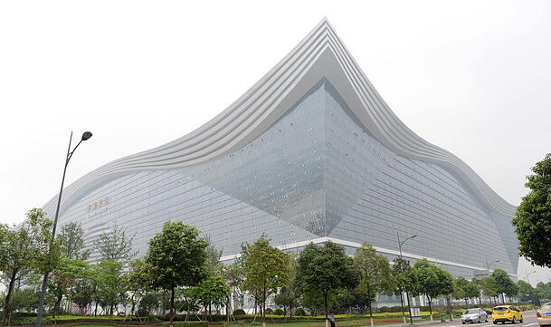 Das größte frei stehende Gebäude der Welt: das New Century Global Center. Das größte frei stehende Gebäude der Welt: das New Century Global Center.