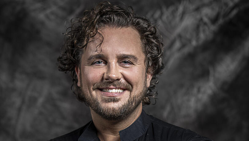 Michael Spyres wurde 1979 in Mansfield, Missouri geboren. Er studierte erst in den USA Gesang, später am Wiener Konservatorium. Spyres debütierte 2005 am Teatro San Carlo in Neapel als Jaquino in "Fidelio" und spezialisierte sich anfangs auf Tenorrollen in Opern von Rossini. Michael Spyres wurde 1979 in Mansfield, Missouri geboren. Er studierte erst in den USA Gesang, später am Wiener Konservatorium. Spyres debütierte 2005 am Teatro San Carlo in Neapel als Jaquino in "Fidelio" und spezialisierte sich anfangs auf Tenorrollen in Opern von Rossini.