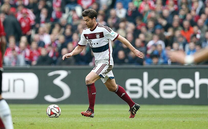 XABI ALONSO - NOTE 3 - Wenn nicht Alaba, dann Alonso. Traf per Freistoß zum 1:1 (28.), rutschte dabei mit dem Standbein weg. Sah dann Gelb wegen einer Grätsche ohne Berührung, seine fünfte Verwarnung &ndash; fehlt damit am Samstag in Bremen. Auch am Mittwoch gegen Donezk gesperrt.