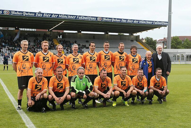 Die Bundesliga-Allstars direkt vor dem Spielbeginn.