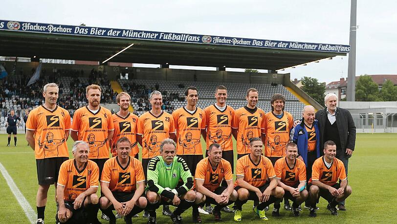 Die Bundesliga-Allstars direkt vor dem Spielbeginn.