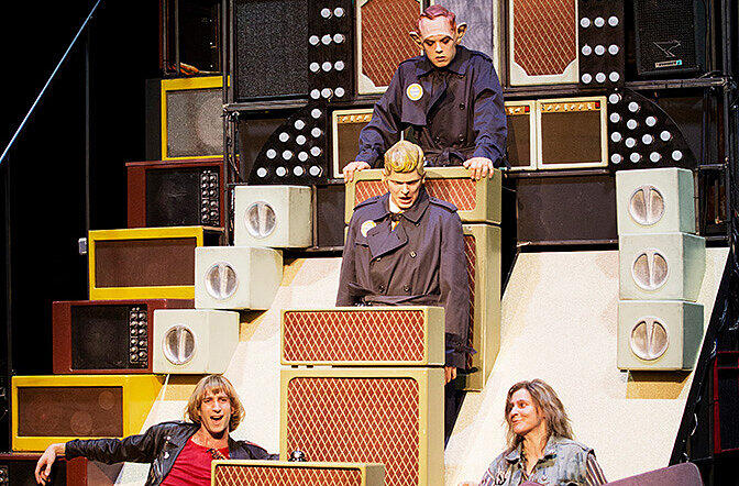 Mehmet Sözer, Max Wagner, Moritz Kienemann und Eva Bay in &bdquo;Sie nannten ihn Tico&ldquo;.