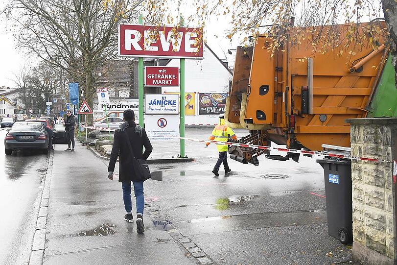 Die junge Frau wurde von der Hinterachse des Lkw erfasst und überrollt.