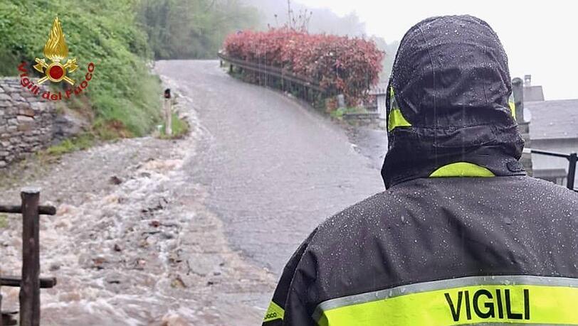 Die Feuerwehren sind wegen der heftigen Regenfälle im Großeinsatz.