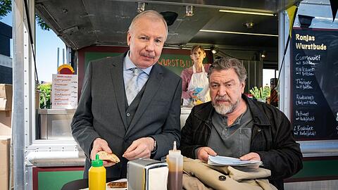 "Das Millionenschnitzel": Wolfgang Krettek (Ludger Pistor, l.) und G&uuml;nther Kuballa (Armin Rohde).