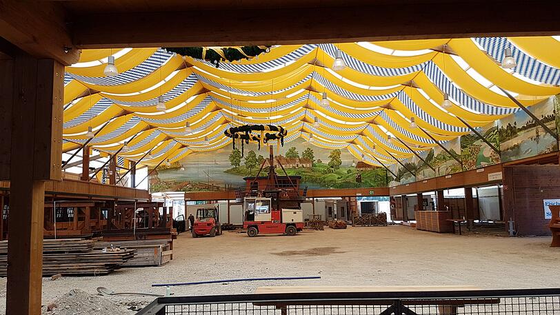 Das Schiff in der Fischer Vroni ist schon aufgebaut.