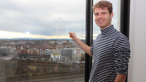 Der Student Ludwig Beer schätzt die Aussicht aus dem 13. Stock.
