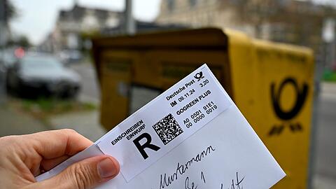 Die Deutsche Post muss künftig deutlich darauf hinweisen, dass bei gewöhnlichen Einschreiben die Haftung auf 25 Euro begrenzt ist. (Symbolbild)
