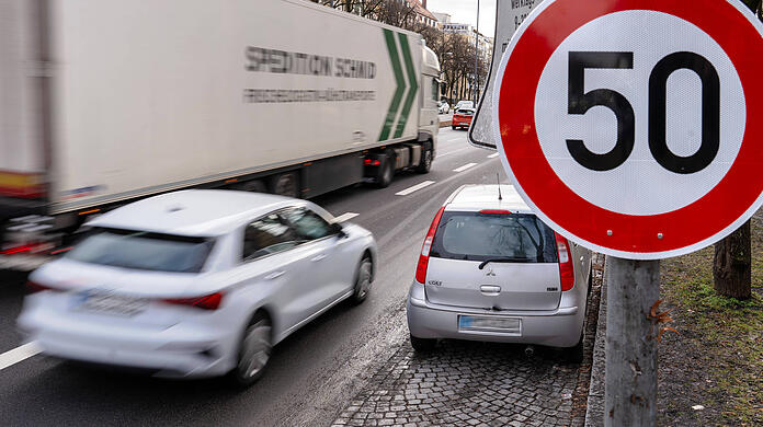 Es gilt wieder Tempo 50 auf der Landshuter Allee – die schmutzigste Straße Deutschlands im Jahr 2021.