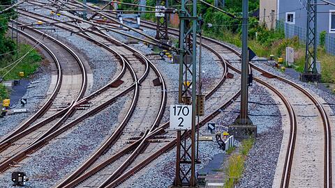 Zuletzt wurde deutlich mehr in die Bahninfrastruktur investiert - die Allianz Pro Schiene geht aber davon aus, dass das Niveau nicht lange gehalten wird. (Symbolbild)