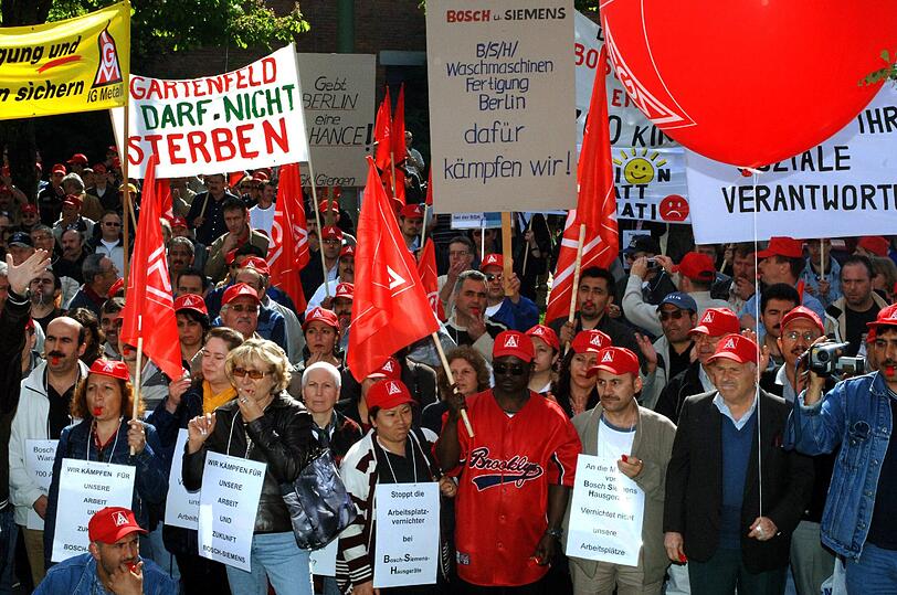 Großdemo 2005: Hunderte Beschäftigte der Bosch-Siemens-Hausgeräte GmbH (BSH) demonstrieren in Neuperlach.