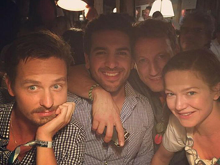 Die Schauspieler von "Who am I - Kein System ist sicher" feiern auf der Wiesn