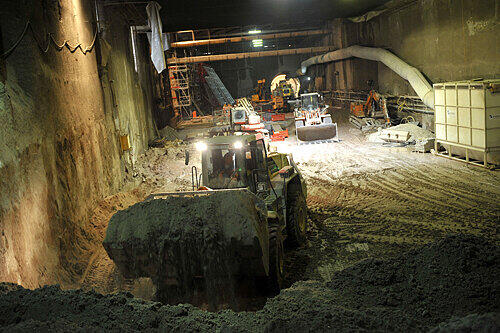 Die unterirdische Mega-Baustelle für die neue U-Bahn Linie U3: Hier sieht man die Arbeiten unterm Friedrich-Ebert-Platz. Im Hintergrund geht&rsquo;s zum Bielingplatz.