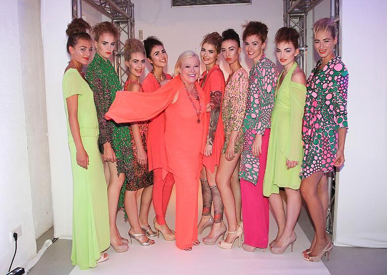 Die Designerin Susanne Wiebe und die Models.