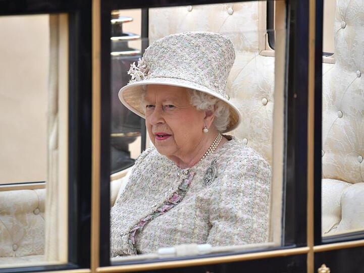 Mit der Militärparade "Trooping the Colour" feiert die britische Königin ihren 93. Geburtstag nach.