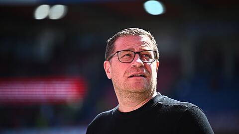 Münchens Sportvorstand Max Eberl kommt ins Stadion.