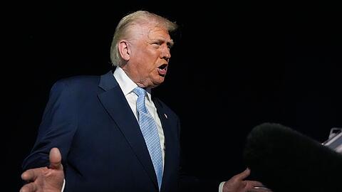 Trump stellt sich jetzt hinter eine Abstimmung zu den Epstein-Akten.