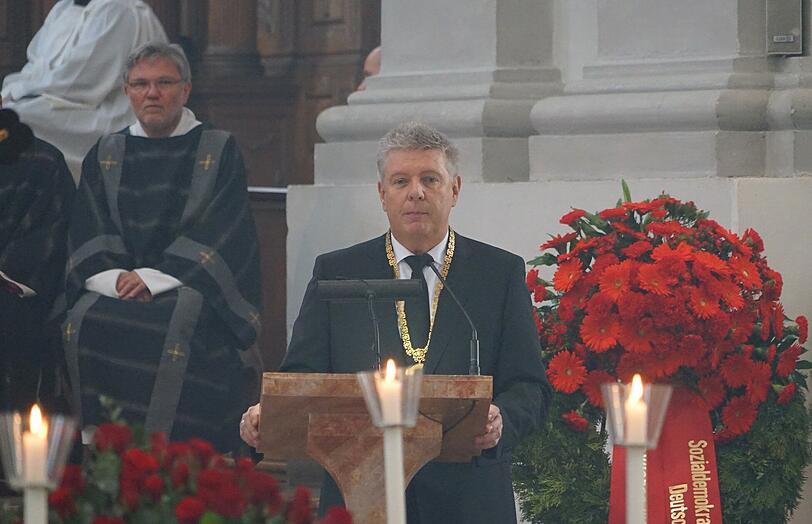 OB Dieter Reiter bei seiner Rede bei der Trauerfeier für Alt-Oberbürgermeister Georg Kronawitter.