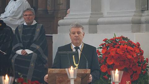 OB Dieter Reiter bei seiner Rede bei der Trauerfeier für Alt-Oberbürgermeister Georg Kronawitter.