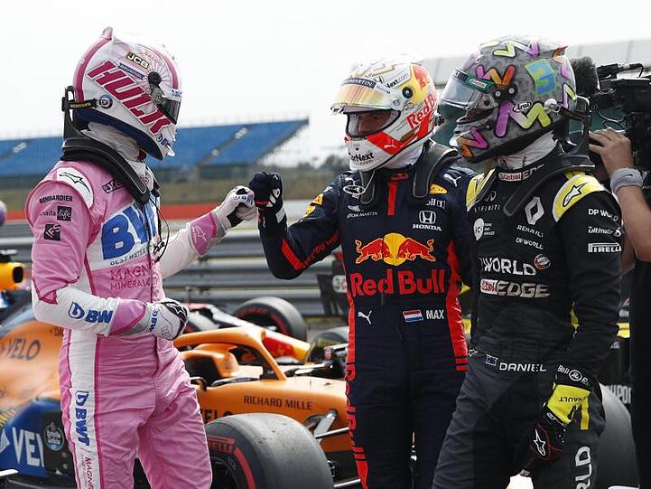 Nico Hülkenberg (l-r) geht von Startplatz drei ins Rennen - Max Verstappen und Daniel Ricciardo gratulieren.