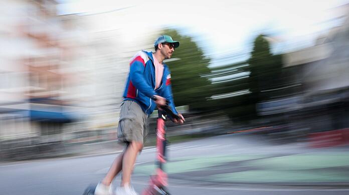 E-Scooter-Fahrer halten sich des ADAC nach am wenigsten an das Halteverbot.