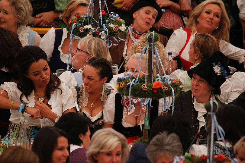 Regine Sixt's Damenwiesn: Die Münchner Lady-Elite trifft sich im Hippdrom. Die Bilder