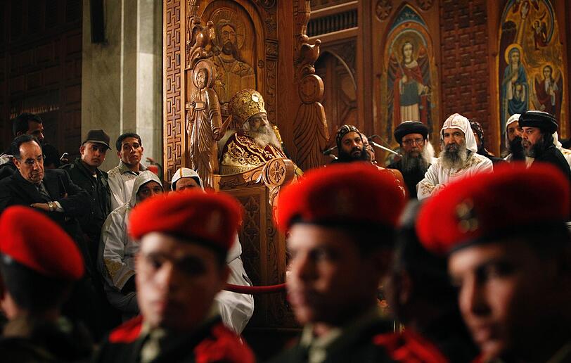 Die größte christliche Gemeinde im Nahen Osten hat ihr Oberhaupt verloren. Papst Schenuda III. starb am Samstag im Alter von 88 Jahren. Ägyptens Kopten nehmen Abschied von ihrem Patriarchen.