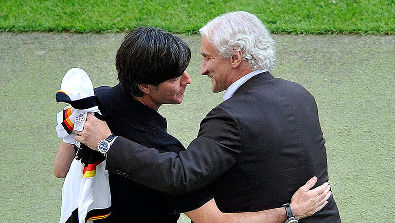 Rudi Völler (r.) lobt seinen Vor-Vorgänger im Amt des Bundestrainers. Rudi Völler (r.) lobt seinen Vor-Vorgänger im Amt des Bundestrainers.