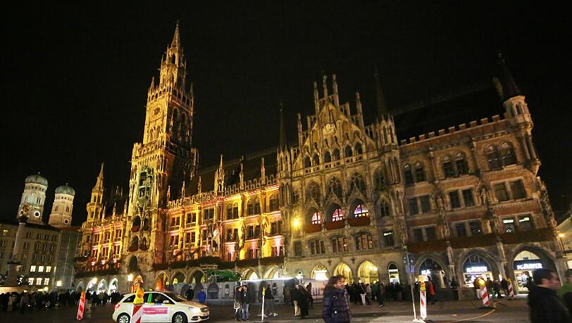 Die Diskussion findet im Großen Sitzungssaal im Rathaus statt. Die Diskussion findet im Großen Sitzungssaal im Rathaus statt.