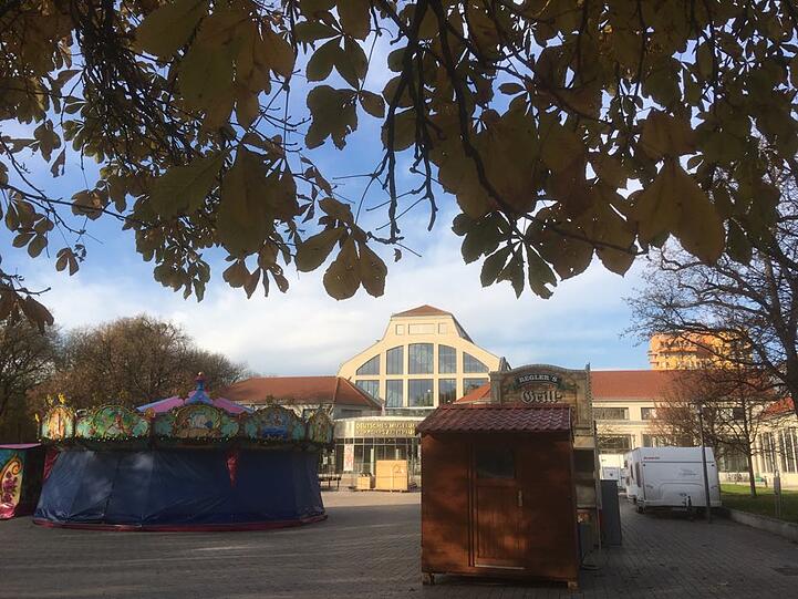 Hier startet bald der neue Weihnachtsmarkt auf der Schwanthalerhöhe.