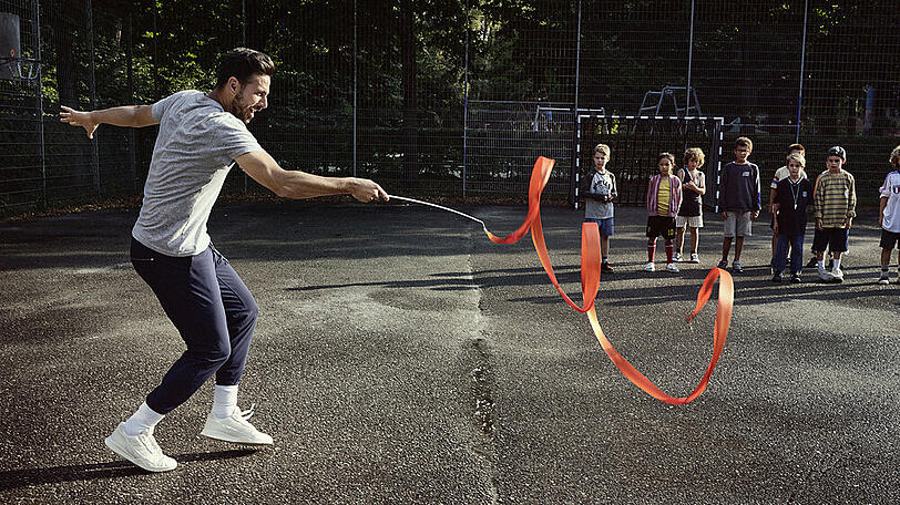 Claudio Pizarro genießt nach dem Ende seiner Profikarriere seine neue Freiheit.