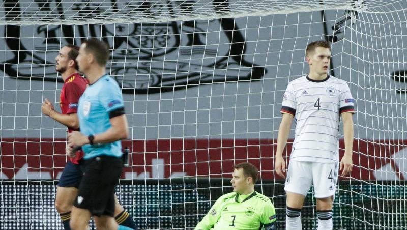 Gleich sechsmal musste DFB-Keeper Manuel Neuer in Spanien hinter sich greifen.