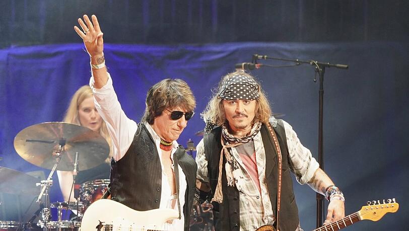 Früher: Johnny Depp wild, verzottelt, aufgedunsen. Früher: Johnny Depp wild, verzottelt, aufgedunsen.