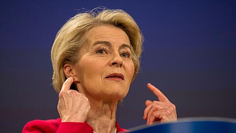 Ursula von der Leyen will mit US-Präsident Donald Trump verhandeln, hat aber auch Pläne für den Fall, dass er dies nicht will. (Archivbild)