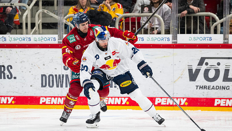Wenige Tage nach dem Tod seines Bruders Tobias läuft Andreas Eder (hier gegen den Ex-Münchner Ryan McKiernan im DEG-Trikot) erstmals wieder im Trikot des EHC. Wenige Tage nach dem Tod seines Bruders Tobias läuft Andreas Eder (hier gegen den Ex-Münchner Ryan McKiernan im DEG-Trikot) erstmals wieder im Trikot des EHC.