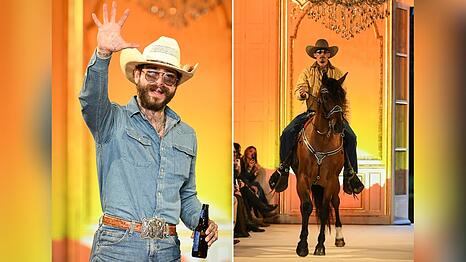 Post Malone und sein tierischer Gast mit Reiter auf dem Laufsteg.