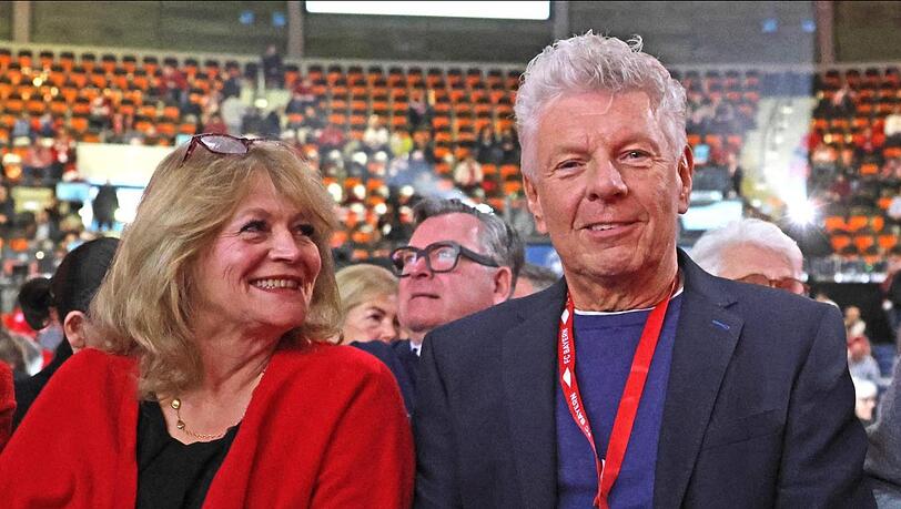 Alexandra Sch&ouml;rghuber (l) und OB Dieter Reiter. Unter anderem ist sie Stellvertretende Vorsitzende im Verwaltungsbeirat des FC Bayern M&uuml;nchen.