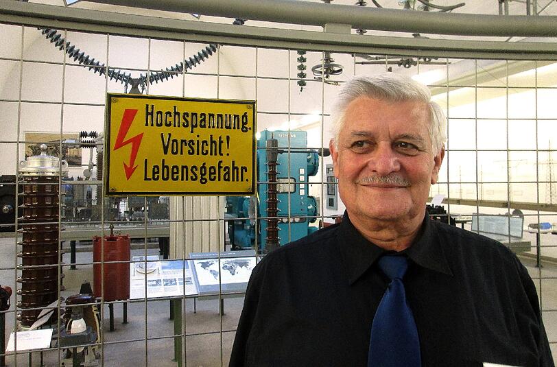 Werner Osterrieder an seinem hochspannenden Arbeitsplatz im Deutschen Museum.