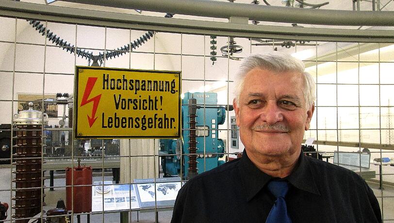 Werner Osterrieder an seinem hochspannenden Arbeitsplatz im Deutschen Museum. Werner Osterrieder an seinem hochspannenden Arbeitsplatz im Deutschen Museum.