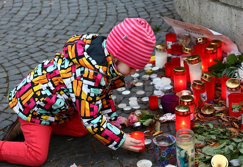 Die Bilder von der Trauerfeier am Pariser Platz in Haidhausen.
